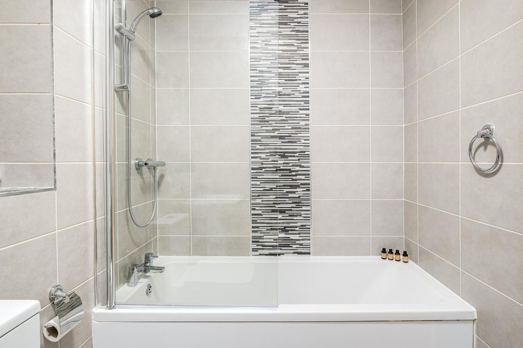 Pluxa Blue Sapphire Luxury Stay Free Parking Free Wifi - Walk Everywhere, Travel, Biz, Leisure Μπέρμιγχαμ Εξωτερικό φωτογραφία